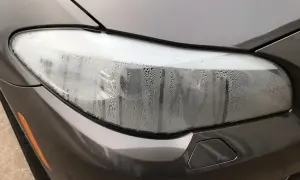 Para w reflektorze? Dowiedz się, jak usunąć parę z reflektora, gdy na kloszu pojawiają się kropelki wody.