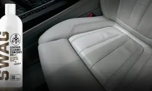 Biała skóra w samochodzie odzyska blask dzięki SWAG Leather Cleaner. Zobacz, czym wyczyścić białą skórę i przywrócić jej nieskazitelny wygląd.