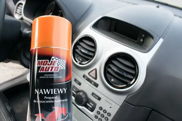 Preparat do czyszczenia nawiewów w samochodzie "Moje Auto" gotowy do użycia.